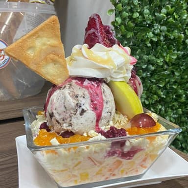 Ensalada Urbana (600gr Aprox. + 2 Bolas de Helado)