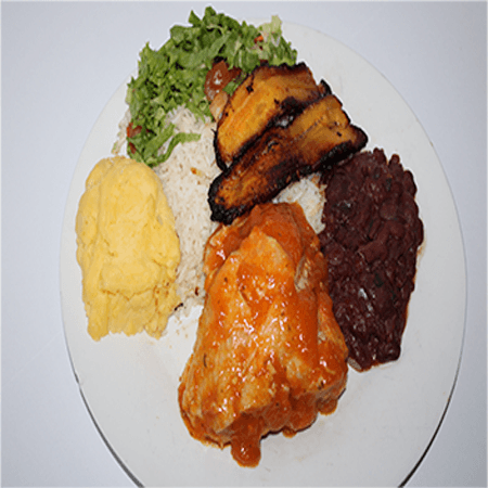 Casado de Pollo en Salsa + Bebida Natural 12Oz