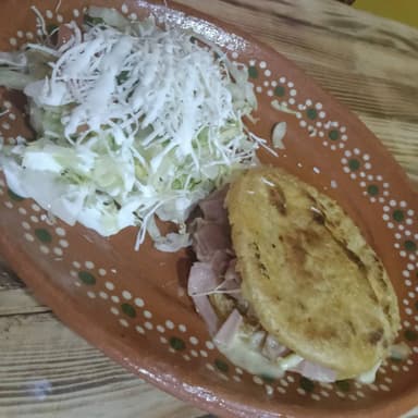 GORDITA JAMÓN CON QUESO