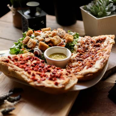 Molletes con Tocino