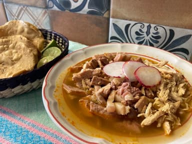Pozole cabeza, maciza y pollo