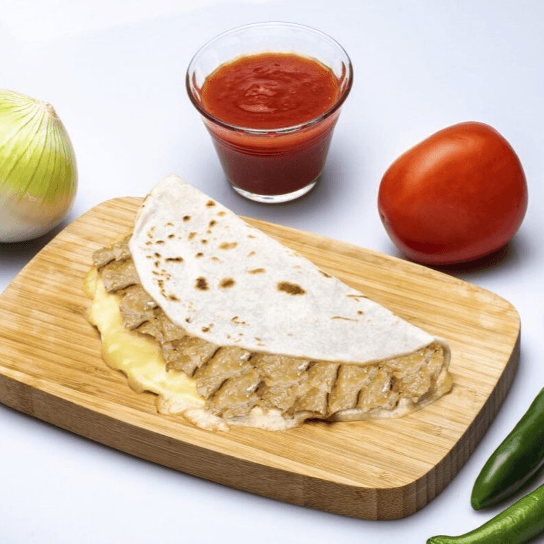 Quesadilla Harina de Chicharron en Salsa Verde