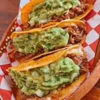 QUESABIRRIA CON GUACAMOLE