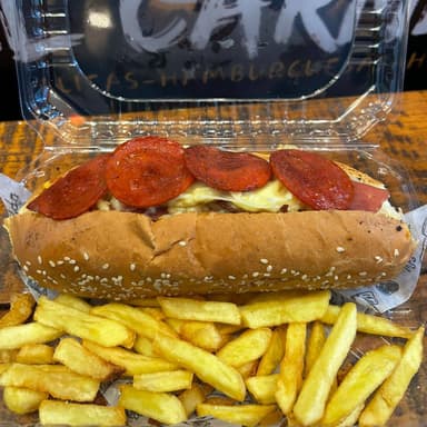HOT-DOG JUMBO ESPECIAL DE PEPPERONI CON PAPAS