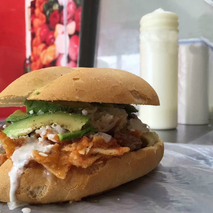 Torta Chilaquiles con Carne Asada