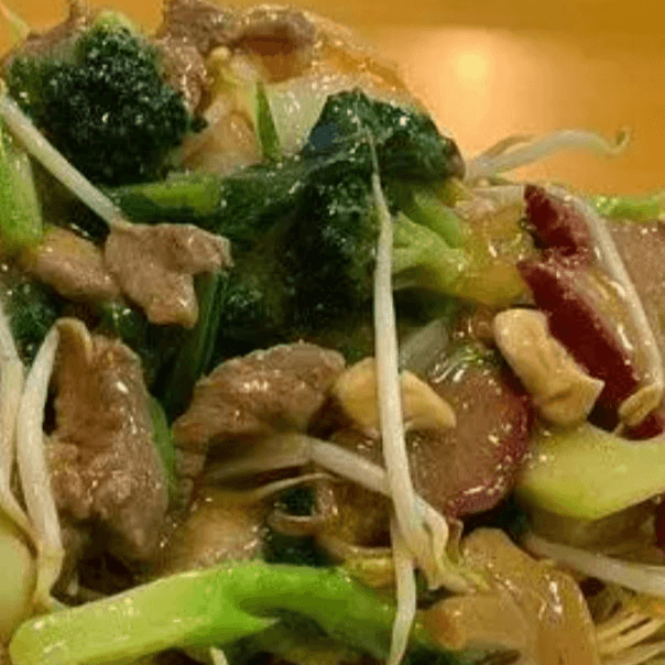 Tallarín Saltado con Chancho y Verduras