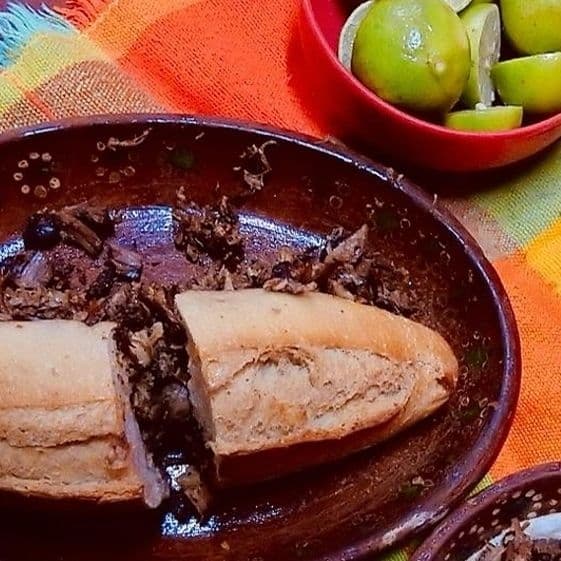 2Lonche de Birria de Res +1Consomé +2Agua