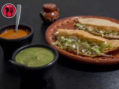 Quesadilla Frita  de Carne Deshebrada
