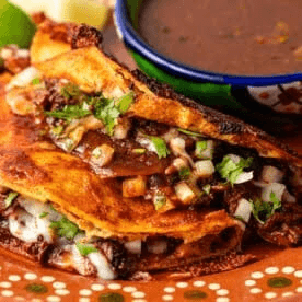 Tacos Blandos de Birria más Consomé.