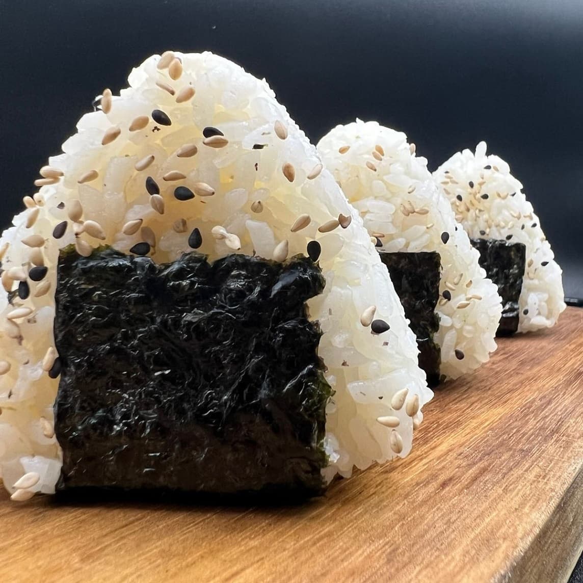 Onigiri c/Tampico x2 - Atun Spicy x1