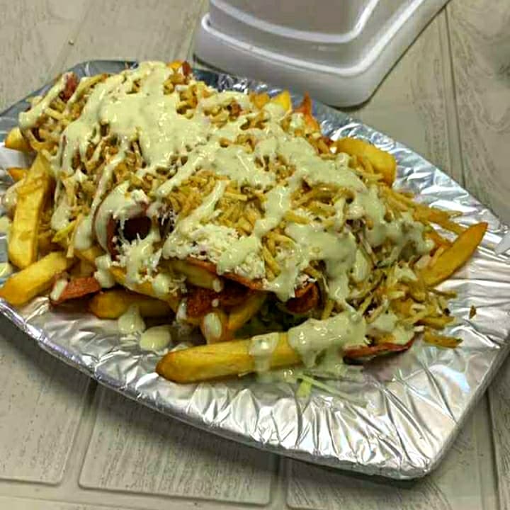 Salchipapa con Pollo en Trocitos