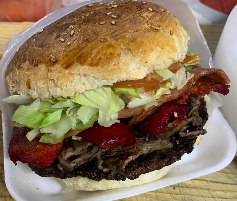 HAMBURGUESAS Y CARNE ASADA JAVIS