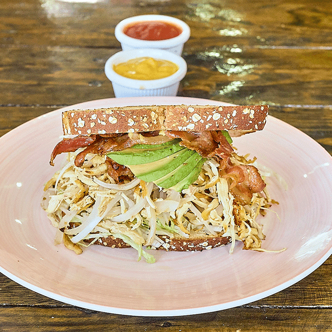 Sándwich de Pollo con Tocino