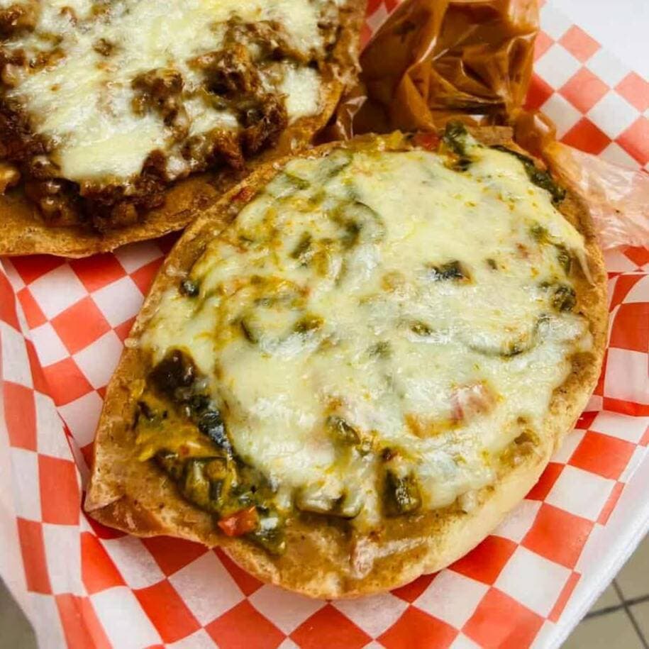 Mollete con Rajas