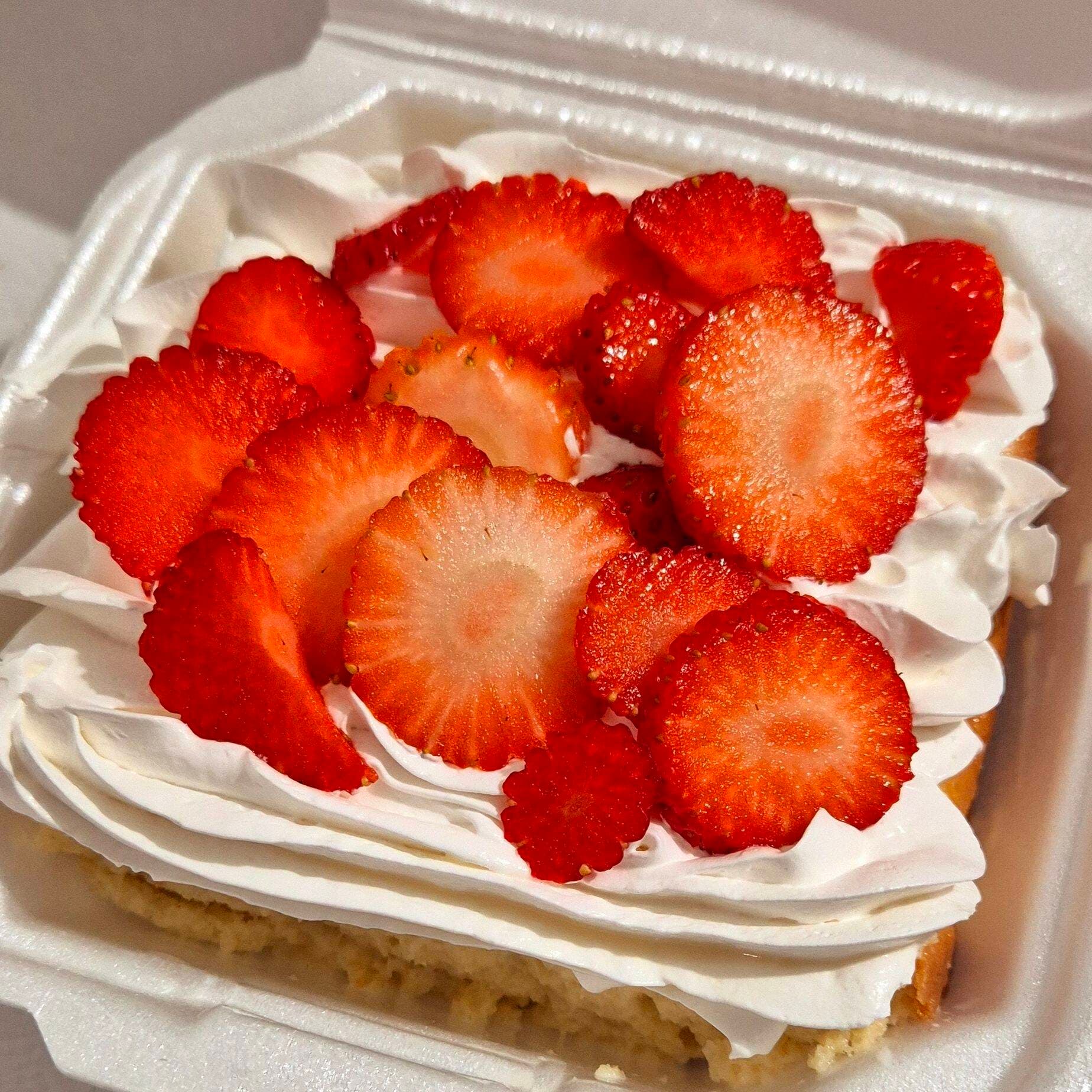 Pastel 3 Leches con Fresas