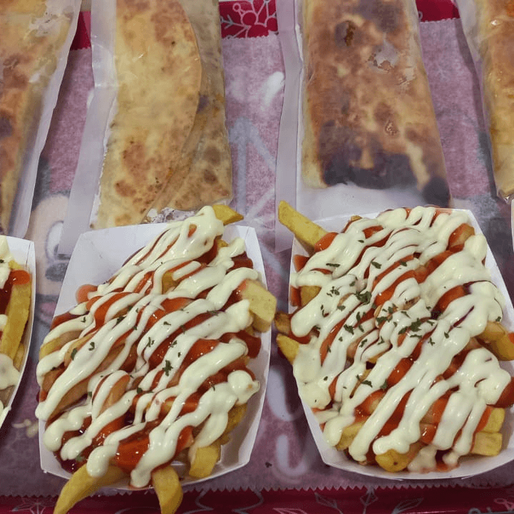 La burrada (4 papas + 4 burritos)