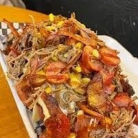Salchipicada con carne desmechada