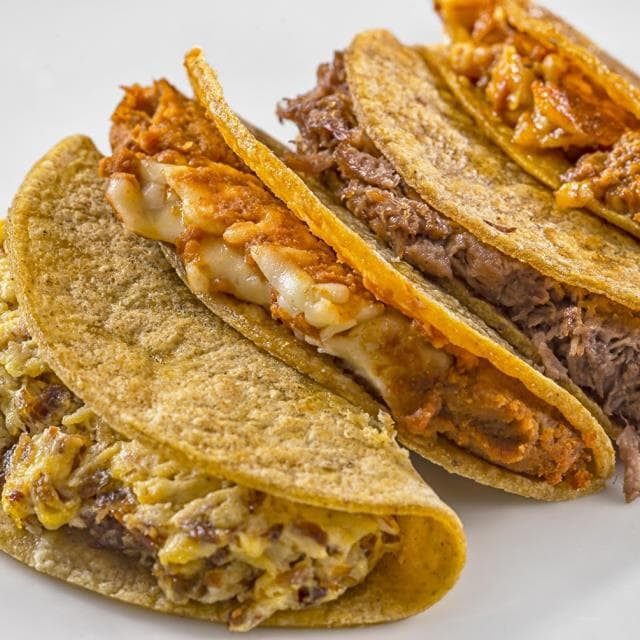 4 Tacos + 1 Bebida.