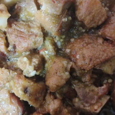 Chicharon en Salsa Verde