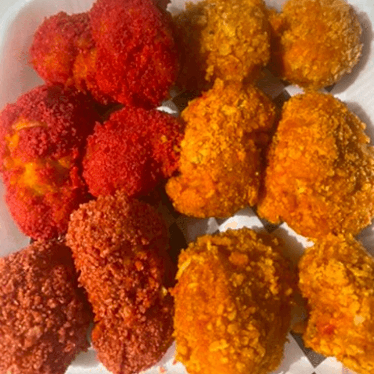 Boneless Bañados Salsa Búfalo Cubiertos de Papitas