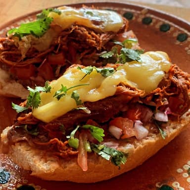 Combo Desayuno Molletes + Consomé