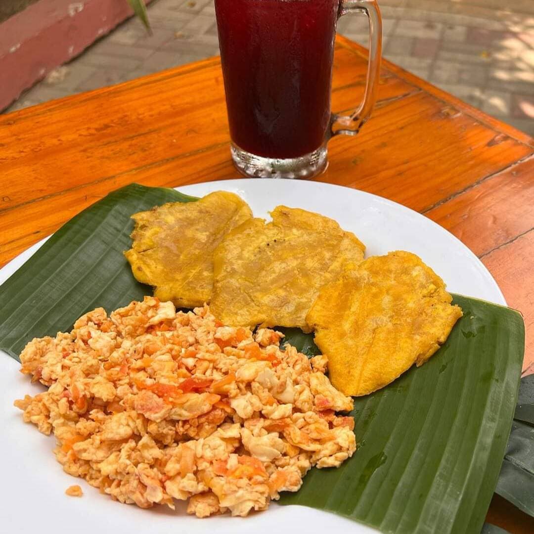 HUEVOS EN PERICO