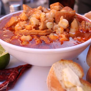 MEDIO PLATO NORMAL (CARNE, MAIZ Y CALDO)