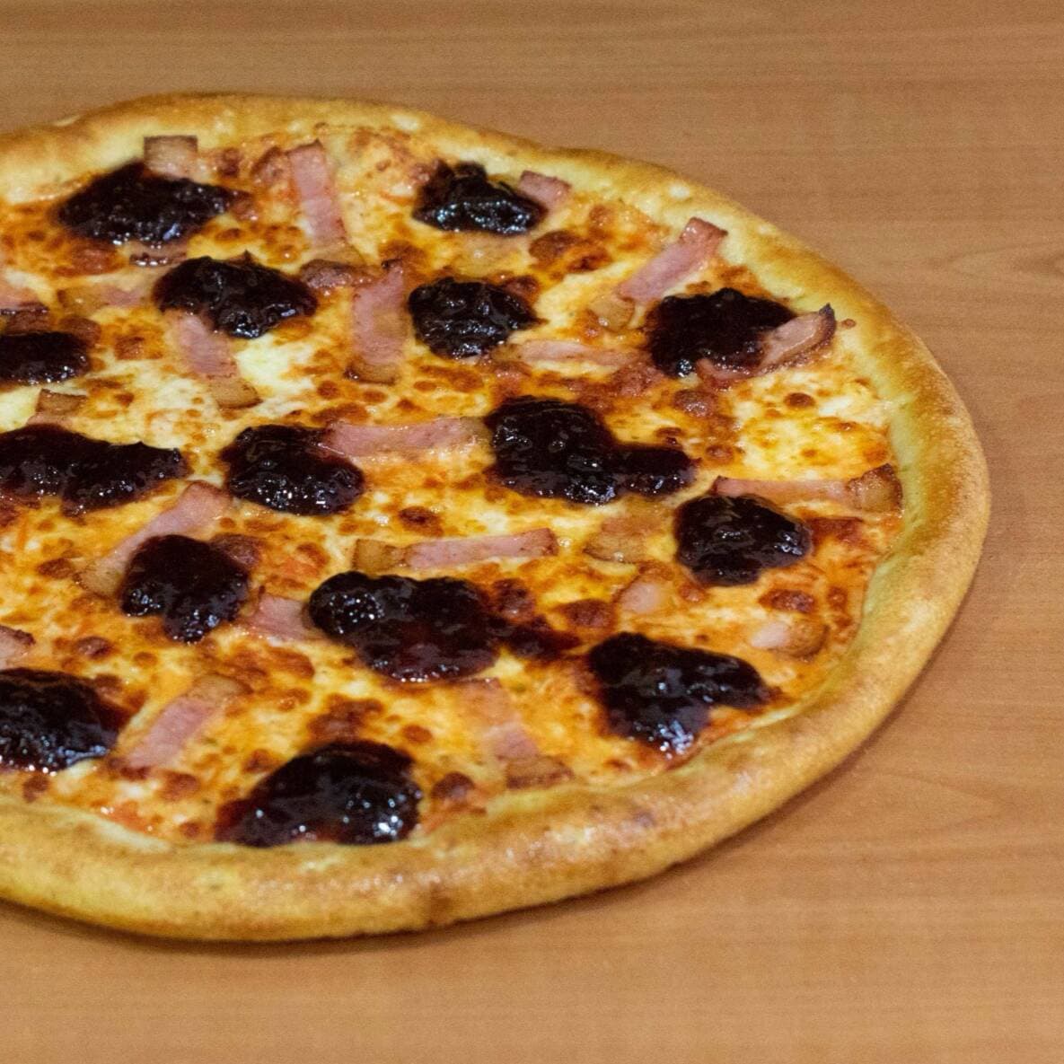 Pizza Ciruela y Tocineta Mediana