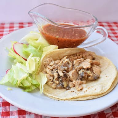 Pollo en Crema de Champiñones, ( Taco Sencillo ).