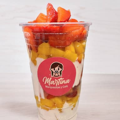 FRESAS CON CREMA Y DURAZNOS GRANDES