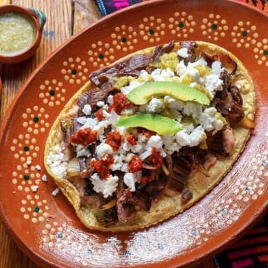 huarache con chorizo