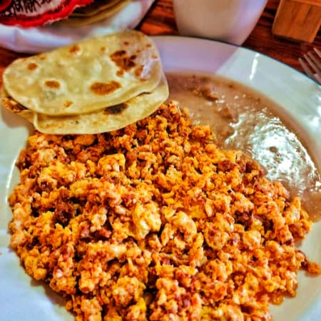 Huevos con Chorizo