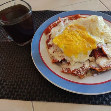 Chilaquiles con Huevo Estrellado