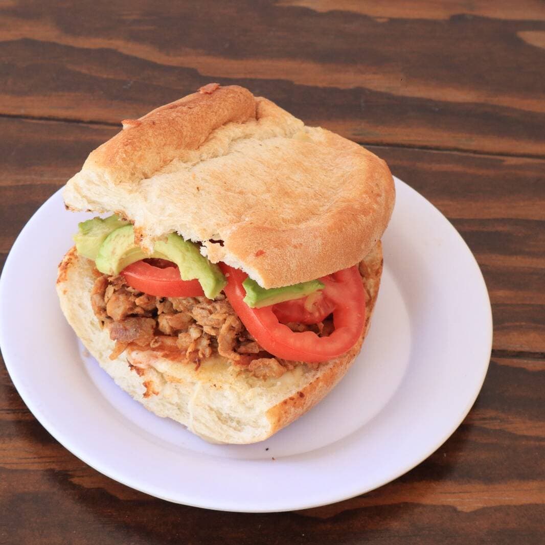 Mega Torta de Bistec con Queso