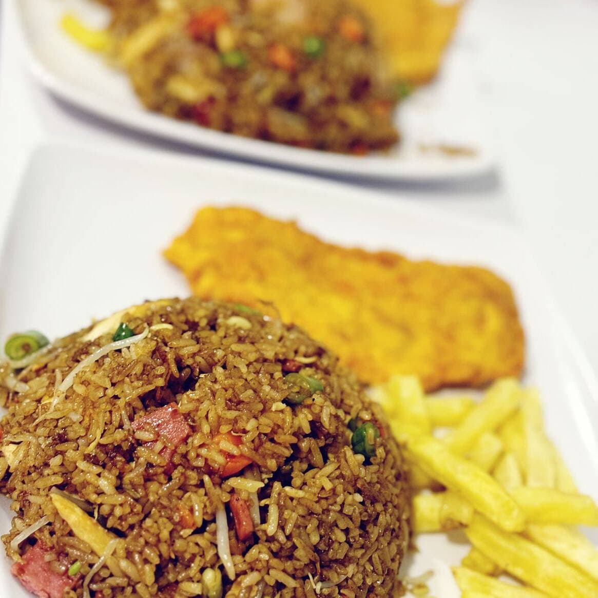 MINI PERSONAL ARROZ CHINO + CHULETA +PAPAS+ BEBIDA