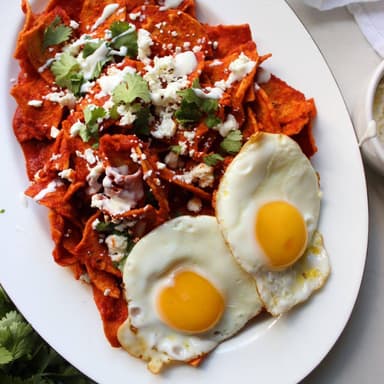 CHILAQUILES ESTILO CAFE CON LECHE