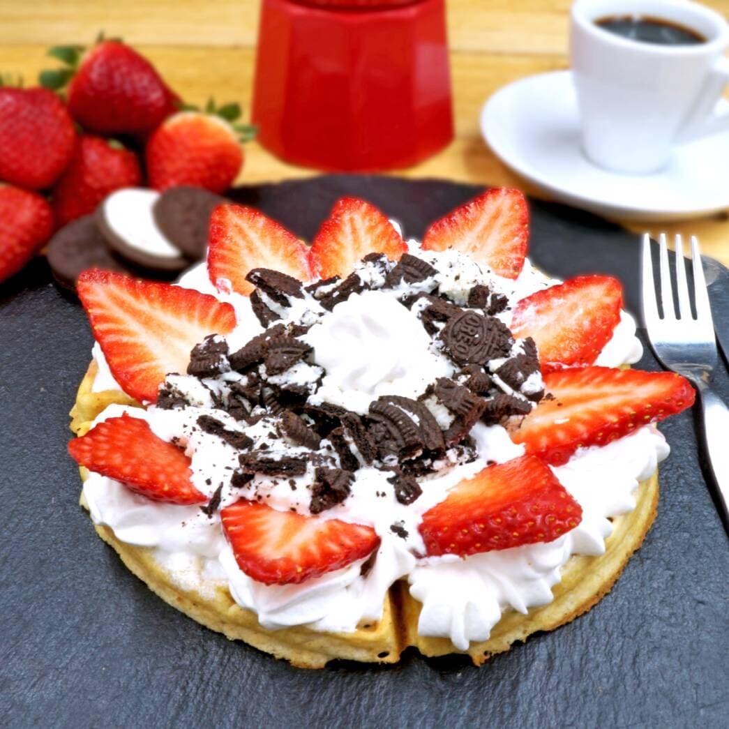 Waffle de OREO y Fresas