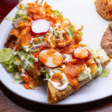 Taco dorado (de carne o pollo)
