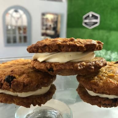 Galleta De Zanahoria Rellena de Queso Crema