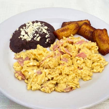 Huevos Revueltos con Jamón