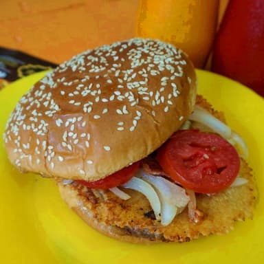 Hamburguesa de Pollo, Papas y Agua