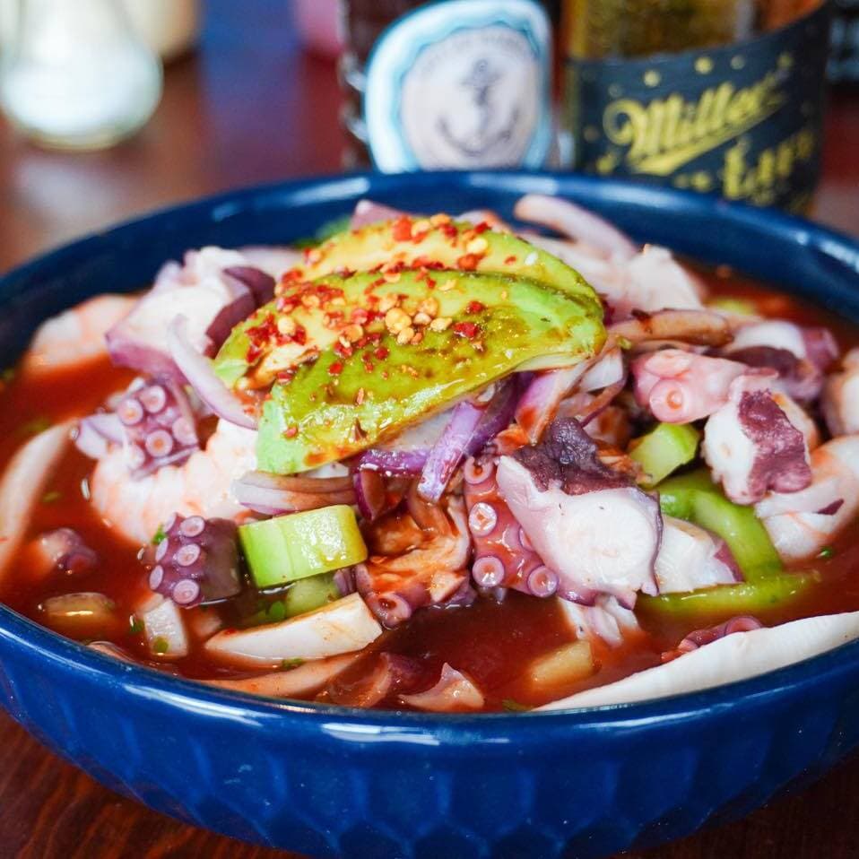 COCO CON CAMARÓN Y PULPO