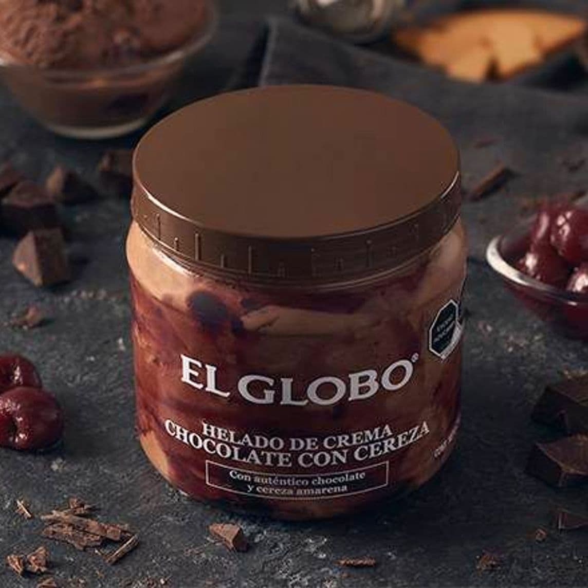 Helado de Crema Chocolate con Cereza