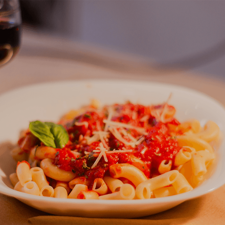 CODOS DE MACARONI AL POMODORO