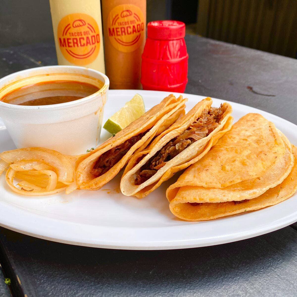 3 Doraditos de Birria + Consomé Natural Chico