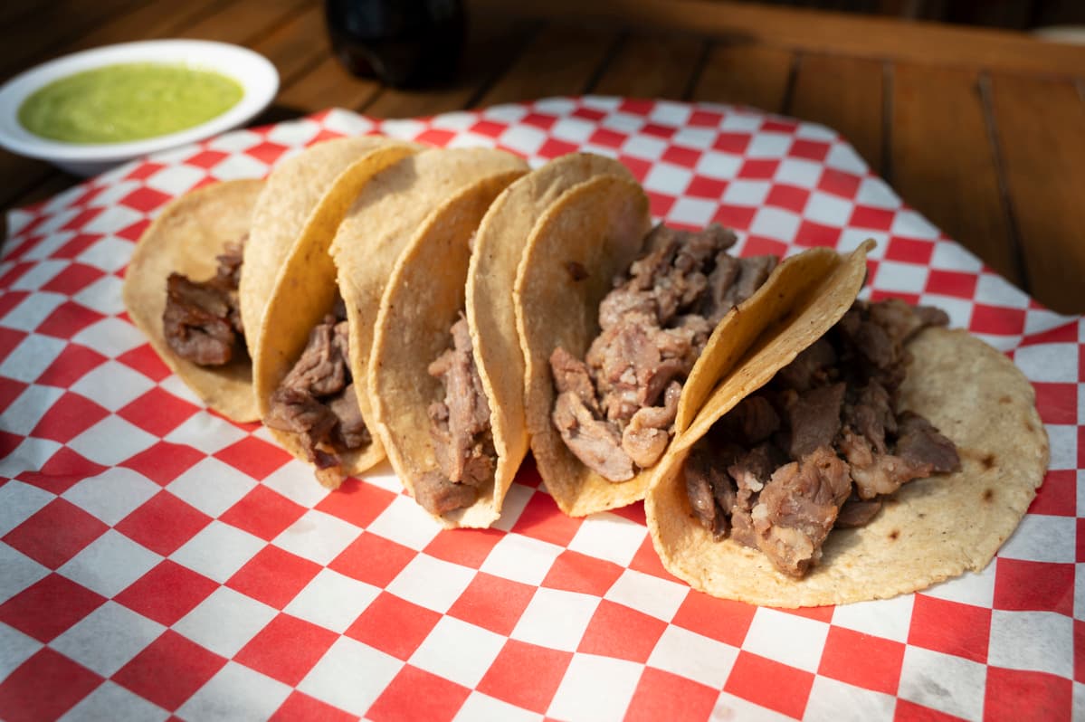 PQT1. 5 TACOS SIRLOIN C/QUESO + 1 REFRESCO