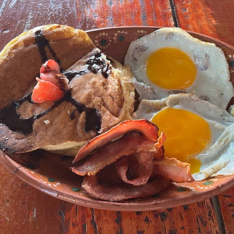 El Americano / Jugo de Naranja o Café de Olla