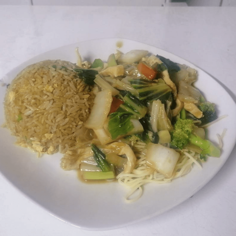 Combinado Chaufa y Tallarín