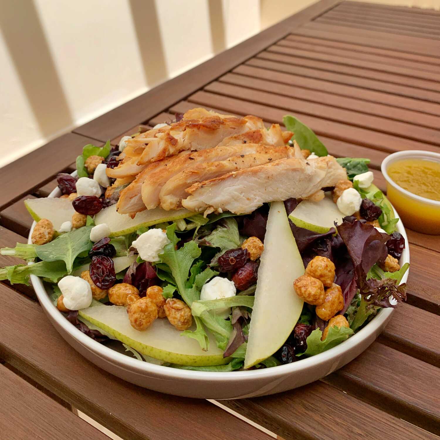 Ensalada Pera y Maple con Pollo