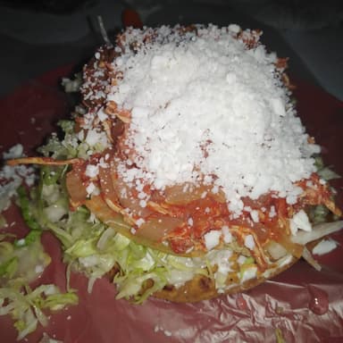 Tostada de Tinga de Res